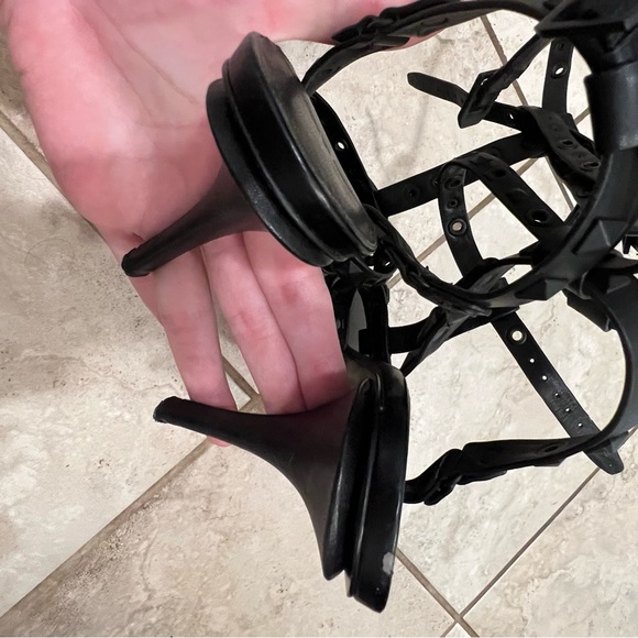 Kenneth Cole Tabb 11 black leather studded sandal rockstud - Picture 9 of 10